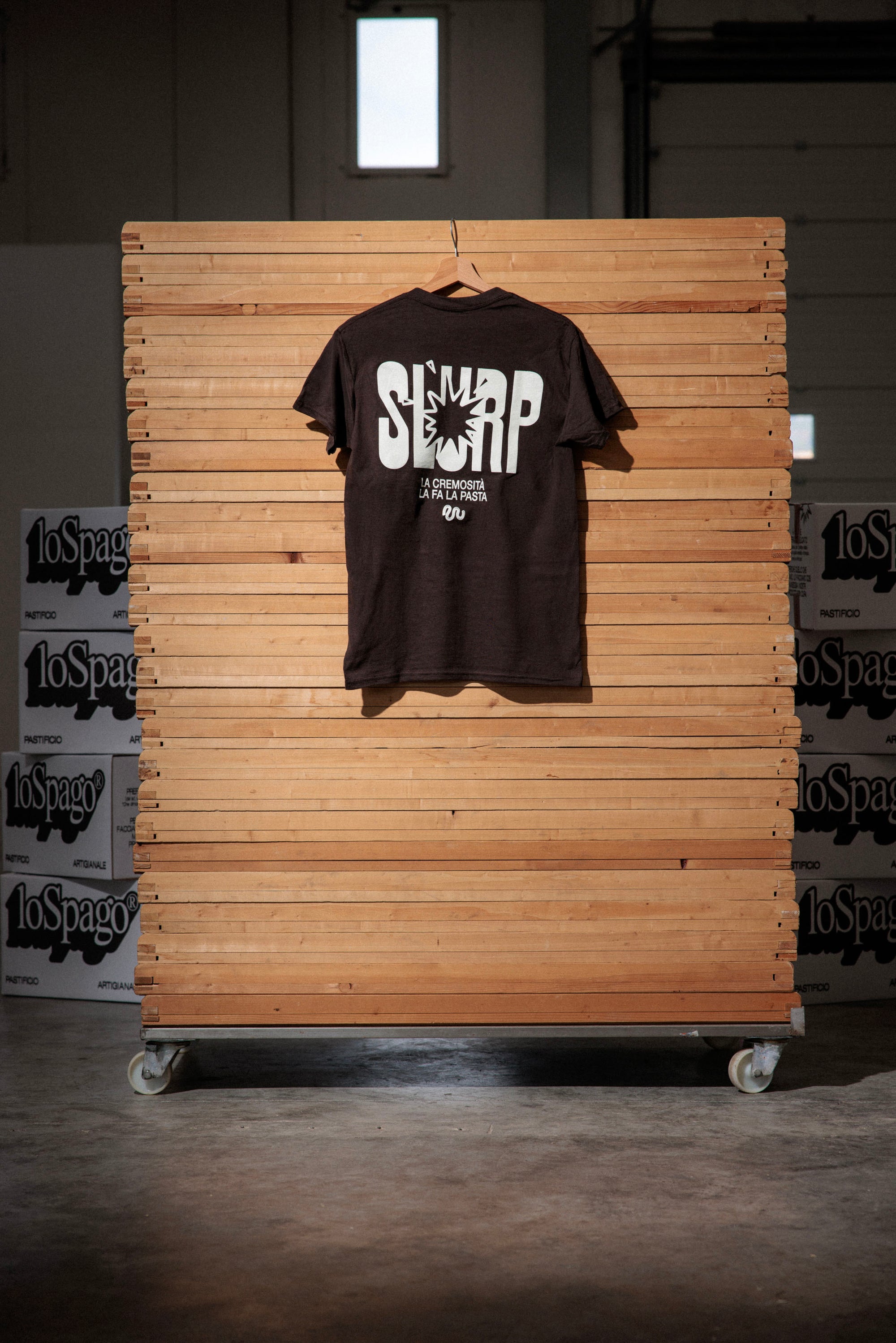 T-SHIRT (marrone)